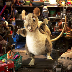 TÍTERE - RATÓN CON MALETÍN PACK RAT