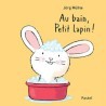 Libro. AU BAIN, PETIT LAPIN! (libro en cartoné en francés)